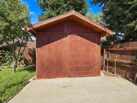 Photograph 34 of 3504 Humbug Dr